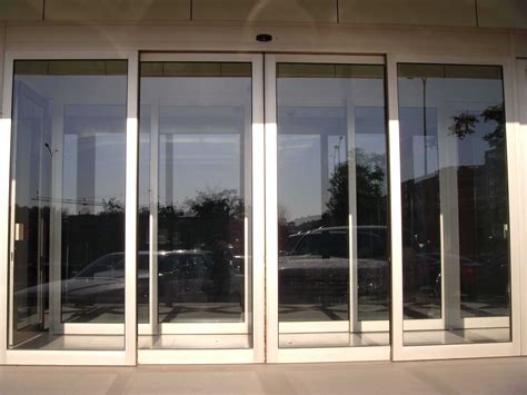 大橱窗玻璃怎样安装 门窗玻璃安装的步骤有哪些,行业资讯-中玻网
