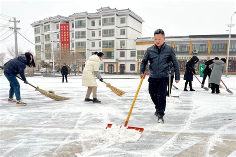 临泽县人民政府-板桥镇：清扫积雪保障出行安全