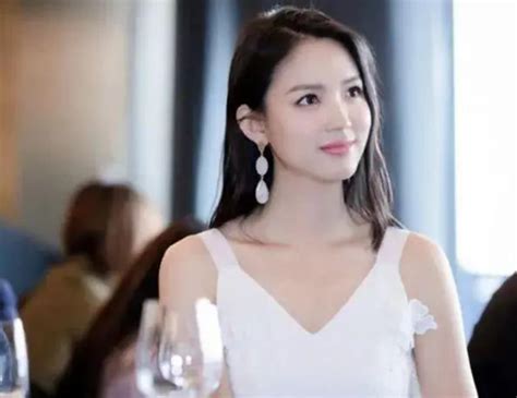 26岁成中国最年轻女富豪，如今她正式接管家族投资-36氪