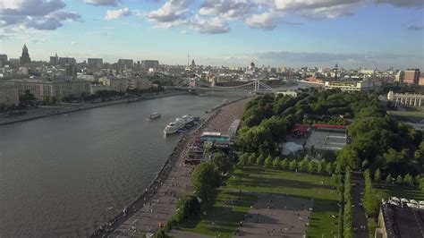 Aerial summer cityscape of Moscow with river, park and bridge 28708630 ...
