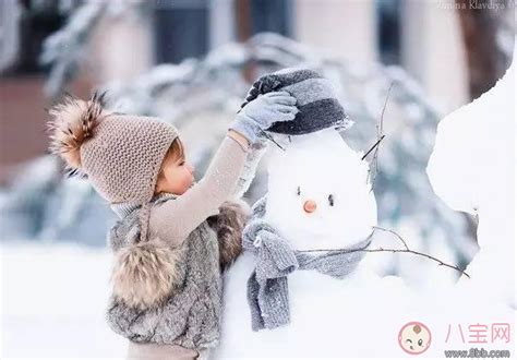 圣诞节喜欢下雪天的小男孩素材图片免费下载-千库网