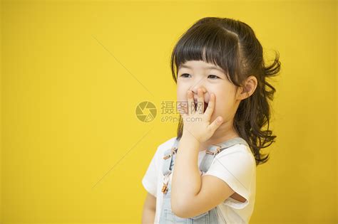 活泼可爱的幼儿园小女孩高清图片下载-正版图片502330812-摄图网