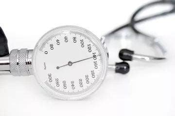 正常血压标准是多少，血压多高才算高血压？（附血压年龄对照表）