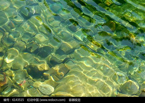 清澈透明的湖水高清图片下载_红动中国