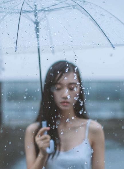 雨中落寞的背影图片,雨天落寞的背影图片,雨中撑伞背影图片_大山谷图库