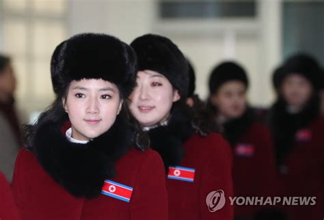 朝鲜年轻拉拉队员亮相 韩媒忍不住感慨：太美！_凤凰资讯