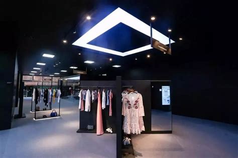 阿里巴巴：在香港开了全世界第一家人工智能服饰店，瞄准3万亿市场！_消费者