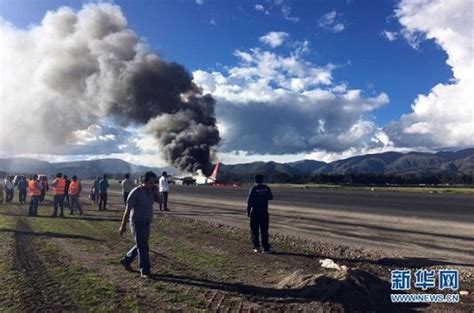 西媒：秘鲁一架客机着陆时起火 141名乘客安然逃离_手机凤凰网