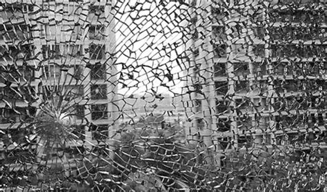 如何判断钢化玻璃是人为破坏还是自然开裂？ - 知乎