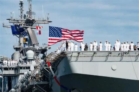 美军“里根”号航母编队在南海举行联合演习