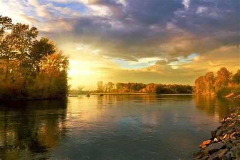 梦见河流是什么意思 梦见河流有什么预兆 - 万年历