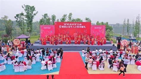 穿越千年共赴“白首之约” 24对新人在重庆铜梁举行集体婚礼_凤凰网