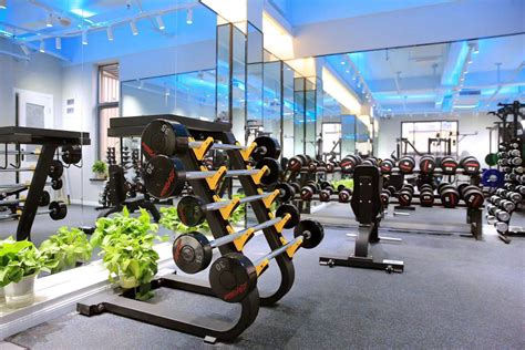 商用健身器材厂直销专业健身房室内坐式夹胸蝴蝶机训练器力量器械-阿里巴巴
