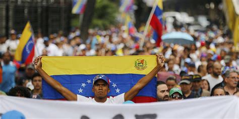 俄方谴责美国对委内瑞拉石油的“非法”制裁_手机新浪网
