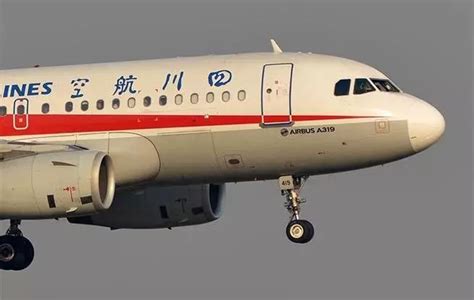 四川航空机组获“英雄”称号，机长刘传健获奖500万|自动化设备|机长|机组_新浪新闻