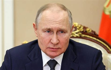 俄罗斯总统普京出席祖国保卫者日纪念仪式并发表致辞