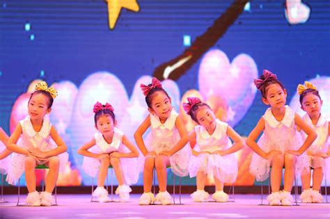 2018新春第三届全国少儿优秀舞蹈作品专场展演的通知_砍价_人人秀H5_rrx.cn