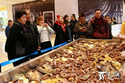 新疆昌吉也有回民街，逛回民小吃街是必做的事，也是游客必打卡地方 - 奇点