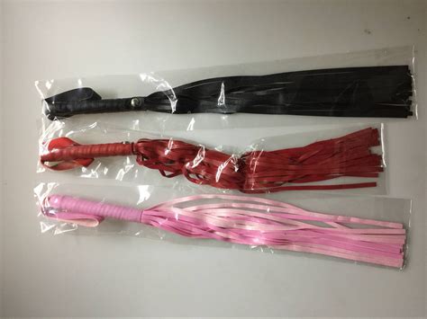 厂家直供情趣小皮鞭皮革散鞭鞭子马鞭另类夫妻调情玩具成人用品-阿里巴巴