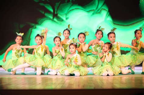 2018新春第三届全国少儿优秀舞蹈作品专场展演的通知_砍价_人人秀H5_rrx.cn