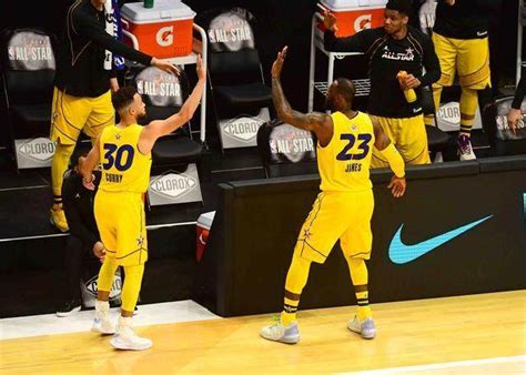 China NBA Kobe couple keychain pendant basketball pendant bag gift on ...