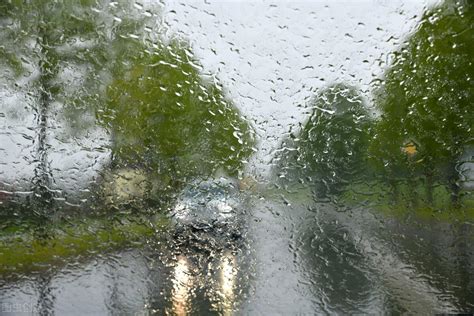 关于下雨的说说带图片 9月下雨天最佳配图_配图网