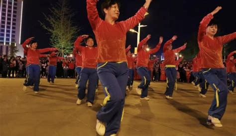 广场舞《我的九寨》动作简单，在家就能练，你学会了吗_凤凰网视频_凤凰网