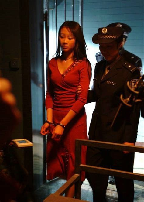 香港警方旺角“色情四街”扫黄 26妓女被捕_新闻中心_新浪网