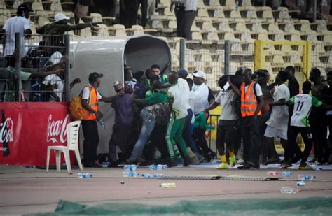 尼日利亚无缘世界杯，数万球迷入场围殴国家队 -名城苏州新闻中心