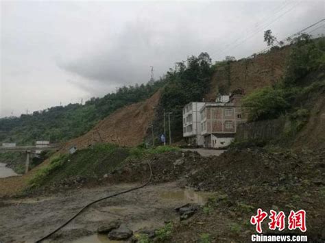 云南昭通市发生山体滑坡，有农户被掩埋_凤凰网