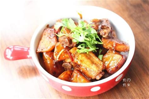 【🔥土豆炖排骨的做法步骤图，怎么做好吃】陈小菲菲_下厨房
