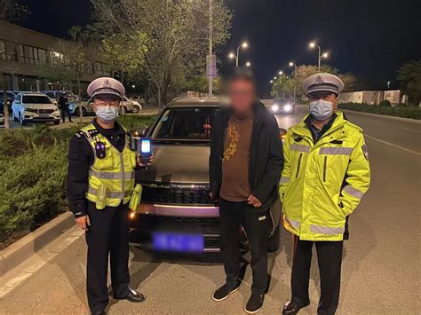 北京交警开展酒驾夜查统一行动 一出租司机因酒驾被重罚