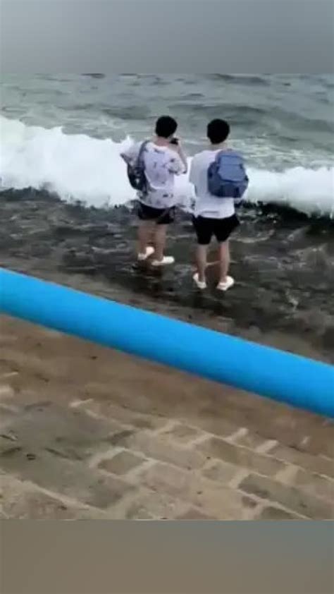 青岛两游客落水#溺水事故#带你去看海_腾讯视频