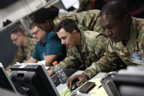 美国国防部：8500名士兵待命，随时准备协助北约进行防卫_凤凰网视频_凤凰网