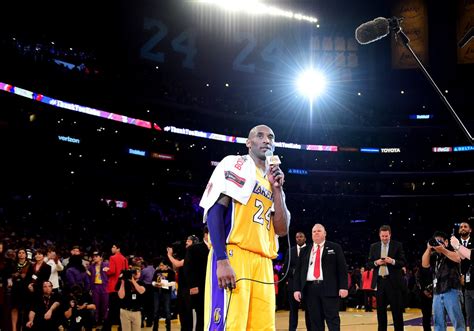 NBA精彩图片：科比退役战高清图片 - 球迷屋