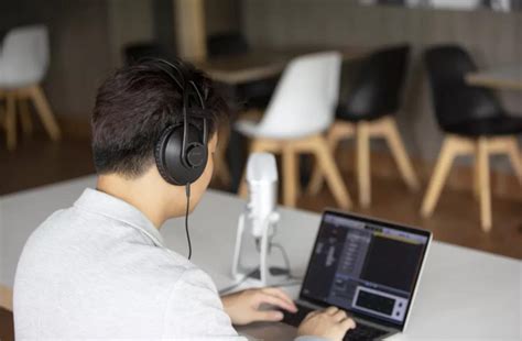 入耳式监听与消费级耳机的四大区别_乐城仕-中国录音棚系统集成商