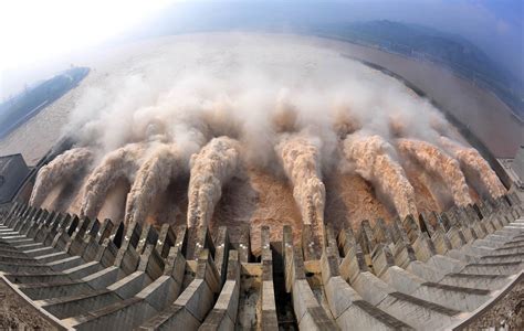 白鹤滩水电站大坝全线浇筑到顶 首批机组7月前投产发电_新浪新闻