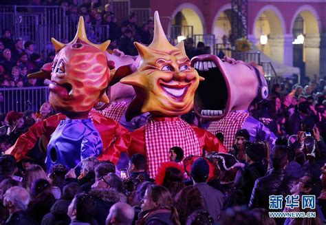 墨西哥狂欢节 民众盛装游行_手机凤凰网