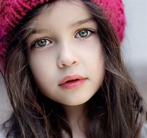 世界上最漂亮的小女孩排行榜：每个都像天使一样