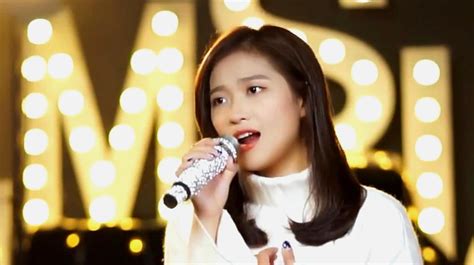 西单女孩发布首张个人专辑 歌手刘刚现场助阵_音乐频道_凤凰网