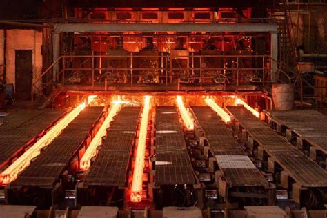 钢铁厂重工业烟囱黄昏时的工业景观高清图片下载-正版图片300877669-摄图网