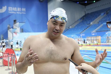 刷新女子50米仰泳世界纪录 刘湘：战胜池江再庆祝_荔枝网新闻
