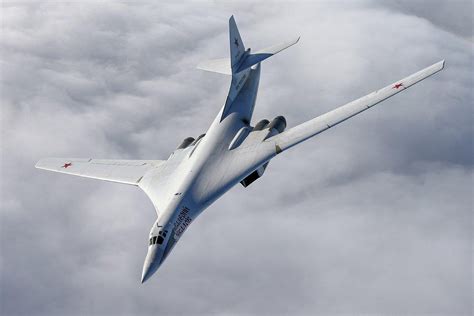 俄媒：首架全新建造的图-160M战略轰炸机将于今年内交付