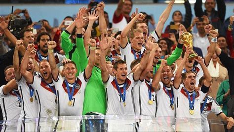 为什么世界杯冠军份量这么重(德国拿过4次世界杯冠军？其中最有分量的是哪一个，你知道吗？)