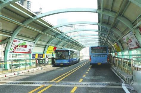 17辆车佩起“大红花” BRT高崎机场站今天正式启用-厦门蓝房网