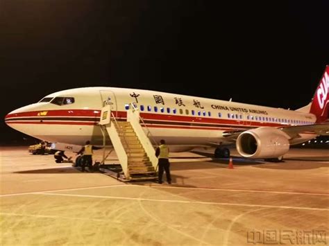中国联航迎波音第9000架飞机 机身喷“9000”标示_财经_环球网