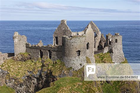 Dunluce Castle, Antrim Coast, County Antrim, Nordirland, Großbritannien, Europa