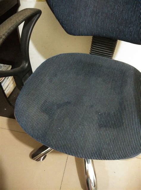 这种椅子该怎么清洁 椅座上的布料脏了怎么办？？_百度知道