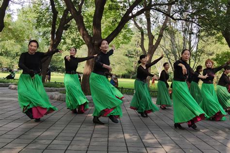 广场舞《想西藏》音乐动感，舞步简单好看，适合初学者_凤凰网视频_凤凰网
