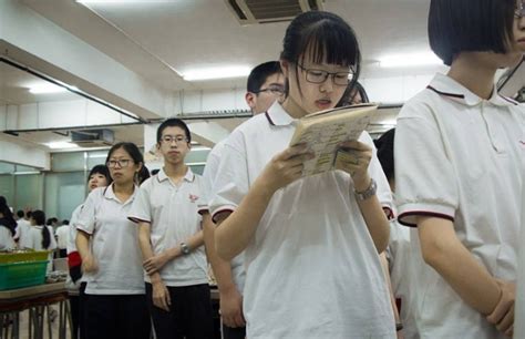白人外教性侵12岁中国女童，逼发裸照视频！洋垃圾外教为何这么多？__凤凰网